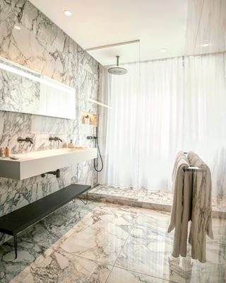 The most Parisian of the Italian shower 🚿 ✨Suite Couture ✨
#shower #bathroom #marble #suite #couture #hotel #paris #roidesicilerivoli #roidesicilecollection