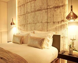 Gold and shiny ✨ - Prestige apartment  #gold #shiny #apartment #hotel #paris #luxuryapartmenthotel #roidesicile #roidesicilerivoli #roidesicilecollection #roidesicilecollectionhotel
