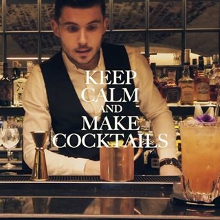 For your self-care stay at home, our tailor-made experiences come to you for a cocooning experience!This week our head bartender Federico is preparing a tailor-made cocktail that can be made at home. alcohol abuse is dangerous for your health. #keepcalm #cocktails #bar #bartender #rsbarcollection #roidesicilecollection #roidesicilerivoli #mixology #apartmenthotel