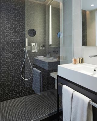 Shower rain or relaxing bathtub ? In ROI DE SICILE Rivoli you have the choice ! All of our bathroom have a unique design and set up ! 
#apartments #hotel #paris #lbathroom #bathtub #shower  #unique #design #prestige #decoration #comfort #roidesicilecollection #roidesicilerivoli #luxuryhotel